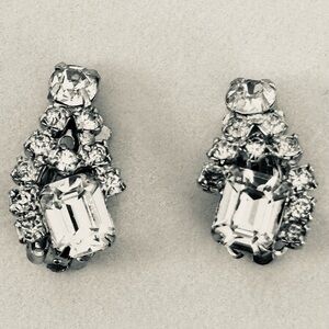 Albert Weiss Earrings Vintage Signed Rhinestone Clip-on Silver & White Crystal